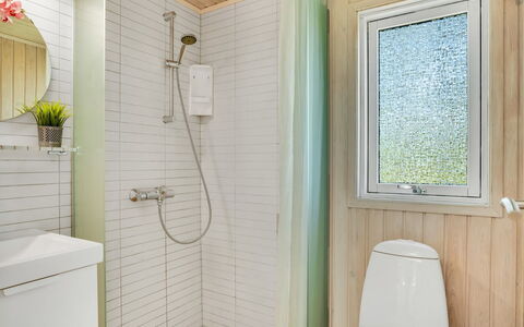 Delco - 200M from the Sea: Bathroom, Flooring, Wall, Plumbing Fixture, Interior Design, Floor, Toilet, Plumbing, Tap, Room