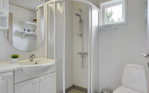 Ane - 1.7Km from the Sea: Bathroom Sink, Plumbing Fixture, Sink, Interior Design, Bathroom, Flooring, Tap, Floor, Ceiling, Plumbing