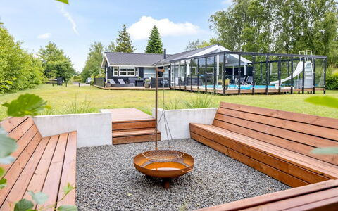 Herta - 700M from the Sea: Wood, Home, Porch, Deck, Hardwood, Roof, Wood Stain, Wood Flooring, Eco Hotel