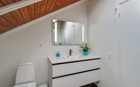 Jyde - 1.5Km from the Sea: Plumbing Fixture, Flooring, Bathroom Cabinet, Interior Design, Floor, Bathroom Sink, Sink, Bathroom, Tap, Plumbing