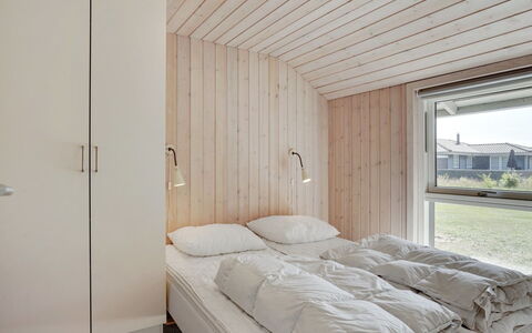 Richard - 4Km from the Sea: Wood, Ceiling, Bedroom, Floor, Interior Design, Flooring, Bed, Bed Sheet, Bedding, Hardwood