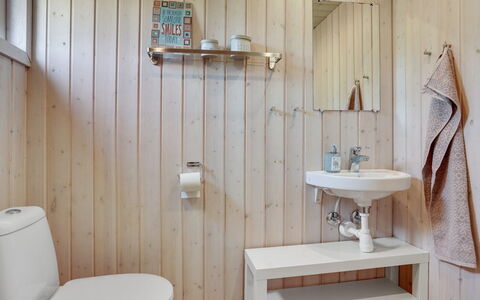 Richard - 4Km from the Sea: Wall, Wood, Flooring, Plumbing Fixture, Interior Design, Floor, Bathroom, Toilet, Toilet Seat, Bathroom Sink