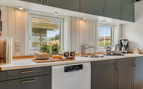 Fanney - 100M from the Sea: Kitchen Appliance, Kitchen, Countertop, Major Appliance, Interior Design, Cabinetry, Home Appliance, Furniture, Flooring, Small Appliance