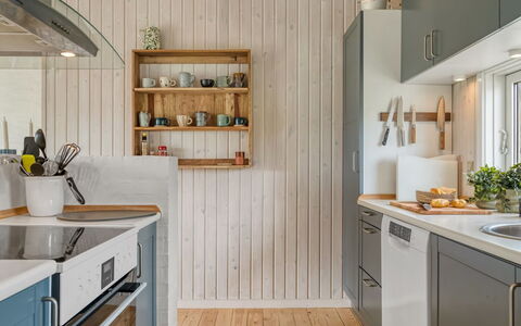 Fanney - 100M from the Sea: Kitchen, Countertop, Kitchen Appliance, Interior Design, Wood, Furniture, Flooring, Major Appliance, Ceiling, Cabinetry