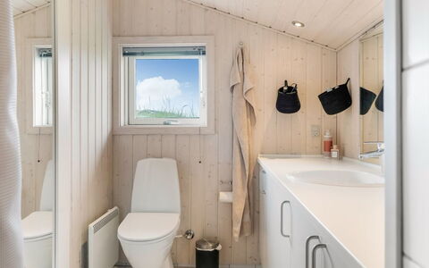 Fanney - 100M from the Sea: Wood, Plumbing Fixture, Flooring, Floor, Toilet, Interior Design, Plumbing, Bathroom, Sink, Home