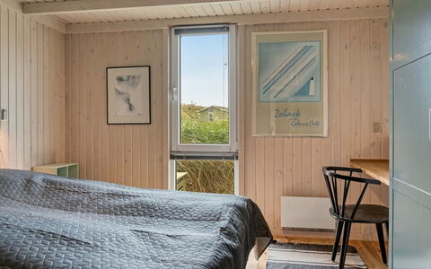 Fanney - 100M from the Sea: Bedroom, Wood, Bed, Floor, Bed Sheet, Interior Design, Flooring, Bedding, Bed Frame, Ceiling
