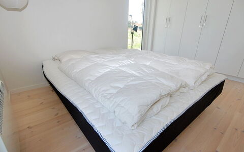 Melinda - 2Km from the Sea: Bedroom, Bed, Floor, Bedding, Bed Sheet, Bed Frame, Linens, Furniture, Mattress, Wood Flooring