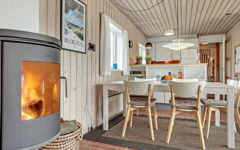 Emiljan - 400M from the Sea: Wood, Flooring, Floor, Wood Stain, Hardwood, Wood Flooring, Houseplant, Living Room