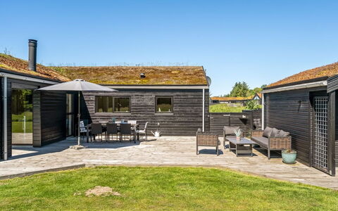 Dyke - 1.5Km from the Sea: Roof, Cottage, Home, Shade, Estate, Farmhouse, Siding, Plank, Hardwood, Porch