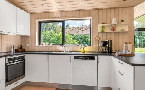Dyke - 1.5Km from the Sea: Kitchen, Kitchen Appliance, Countertop, Wood, Major Appliance, Interior Design, Flooring, Home Appliance, Furniture, Cabinetry
