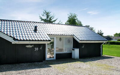 Vrage - 800M from the Sea