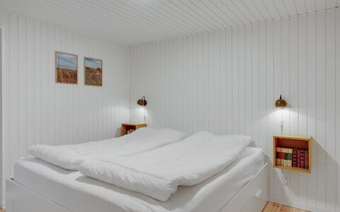Adam - from the Sea: Wood, Bedroom, Interior Design, Flooring, Ceiling, Floor, Bed, Bedding, Room, Bed Sheet