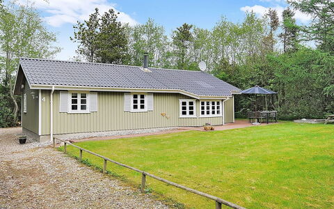 Gesina - 600M to the Fjord: Roof, House, Land Lot, Home, Cottage, Estate, Garden Buildings, Shade, Log Cabin, Landscaping