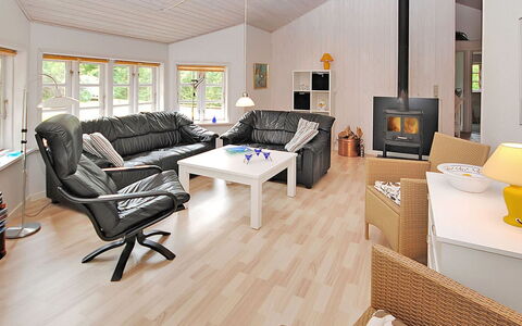 Gesina - 600M to the Fjord: Roof, House, Land Lot, Home, Cottage, Estate, Garden Buildings, Shade, Log Cabin, Landscaping