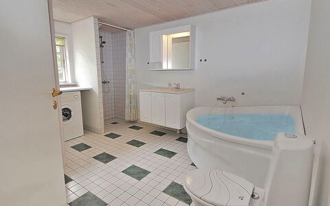 Gesina - 600M to the Fjord: Roof, House, Land Lot, Home, Cottage, Estate, Garden Buildings, Shade, Log Cabin, Landscaping
