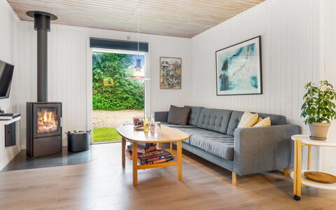Soraya - 700M to the Fjord: Flooring, Floor, Interior Design, Furniture, Wood, Couch, Wood Flooring, Living Room, Room, Home
