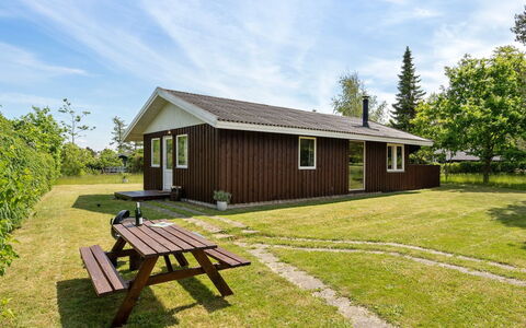 Soraya - 700M to the Fjord: Grass, Building, House, Home, Roof, Cottage, Architecture, Land Lot, Plain, Rural Area
