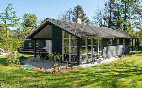 Marlien - 1Km to the Fjord: Blue, Shrub, Cottage, Groundcover, Garden, Estate, Shade, Landscaping, Farmhouse, Eco Hotel