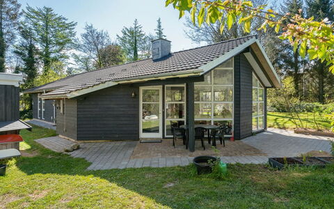 Marlien - 1Km to the Fjord: Blue, Shrub, Cottage, Groundcover, Garden, Estate, Shade, Landscaping, Farmhouse, Eco Hotel