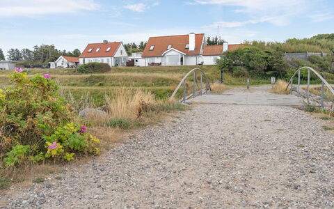 Yorrick - 50M to the Fjord: Wood, Roof, House, Cottage, Door, Home, Siding, Land Lot, Garden Buildings, Shed
