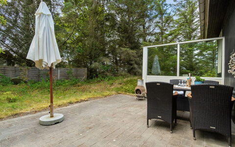 Freda - 100M to the Fjord: Roof, House, Land Lot, Home, Cottage, Estate, Garden Buildings, Shade, Log Cabin, Landscaping