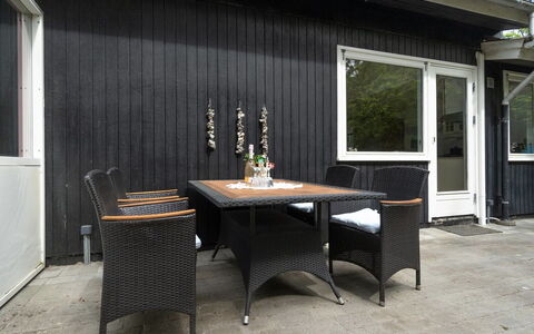 Freda - 100M to the Fjord: Roof, House, Land Lot, Home, Cottage, Estate, Garden Buildings, Shade, Log Cabin, Landscaping