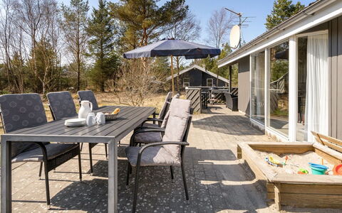 Sighbiorn - 950M from the Sea: Blue, Shrub, Cottage, Groundcover, Garden, Estate, Shade, Landscaping, Farmhouse, Eco Hotel