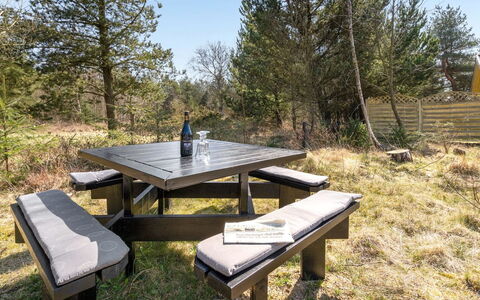 Sighbiorn - 950M from the Sea: Blue, Shrub, Cottage, Groundcover, Garden, Estate, Shade, Landscaping, Farmhouse, Eco Hotel