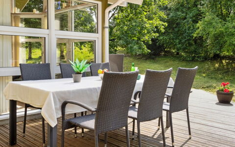 Karitte - 5Km from the Sea: Blue, Shrub, Cottage, Groundcover, Garden, Estate, Shade, Landscaping, Farmhouse, Eco Hotel