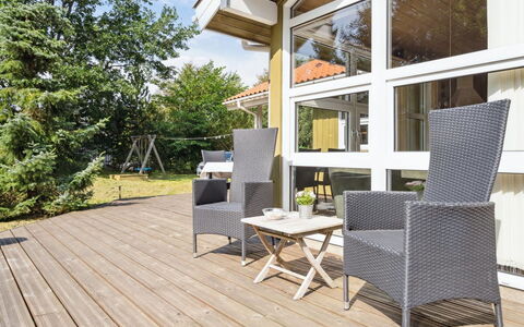 Karitte - 5Km from the Sea: Blue, Shrub, Cottage, Groundcover, Garden, Estate, Shade, Landscaping, Farmhouse, Eco Hotel