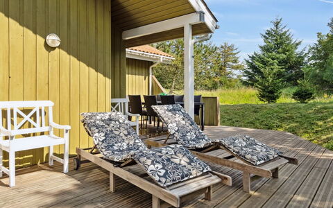 Karitte - 5Km from the Sea: Blue, Shrub, Cottage, Groundcover, Garden, Estate, Shade, Landscaping, Farmhouse, Eco Hotel