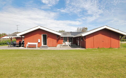 Momme - 500M from the Sea: House, Home, Cottage, Estate, Yard, Farmhouse, Siding, Garden Buildings, Porch