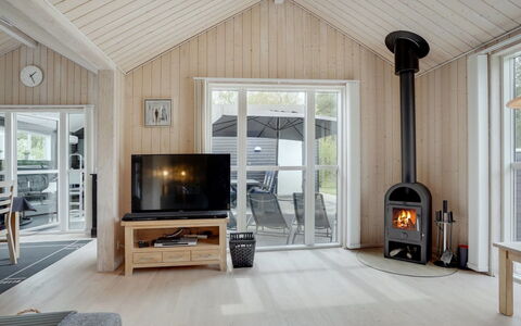 Henriete - 3.5Km from the Sea: Wood, Flooring, Ceiling, Floor, Wood Flooring, Hardwood, Living Room, Wood Stain, Home Appliance, Plank