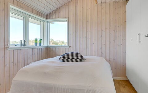 Esma - 150M from the Sea: Wood, Ceiling, Flooring, Interior Design, Floor, Bedroom, Wood Flooring, Room, Bed, Plank