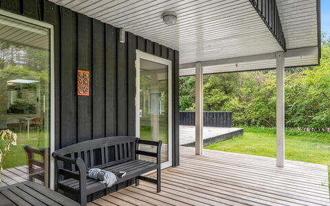Jarno - 1Km from the Sea: Ceiling, Flooring, Interior Design, Floor, Composite Material, Furniture, Resort, Hotel, Design, Daylighting