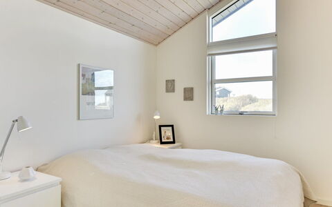 Dimka - 300M from the Sea: Wood, Ceiling, Interior Design, Flooring, Floor, Home, Room, Bedroom, Bed, Wood Flooring