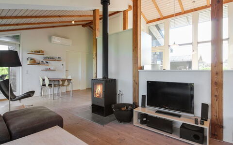 Preben - 500M from the Sea: Flooring, Interior Design, Wood, Floor, Furniture, Ceiling, Wood Flooring, Room, Lighting, Living Room