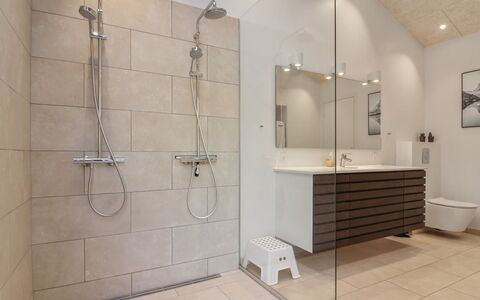 Harriet - 800M from the Sea: Flooring, Interior Design, Floor, Wall, Plumbing Fixture, Bathroom, Ceiling, Plumbing, Tile, Tap