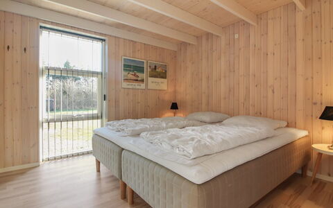 Harriet - 800M from the Sea: Wood, Bedroom, Flooring, Floor, Bed, Interior Design, Ceiling, Bedding, Bed Sheet, Hardwood