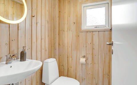Arkil - 300M from the Sea: Wood, Flooring, Floor, Interior Design, Plumbing Fixture, Bathroom, Toilet Seat, Toilet, Ceiling, Plumbing