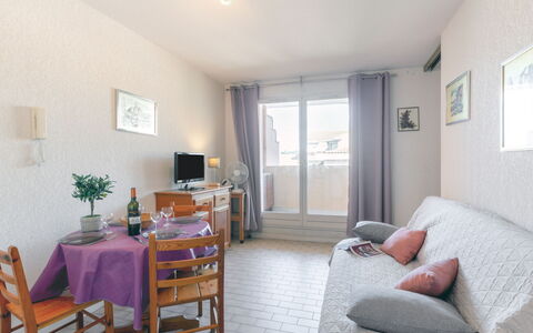 Sainte Maxime 260: Furniture, Property, Table, Picture Frame, Window, Houseplant, Building, Chair, Living Room, Architecture