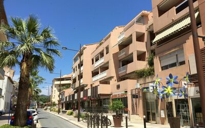 Sainte Maxime 260: Sky, Daytime, Building, Property, Plant, Window, Azure, Tree, House, Urban Design