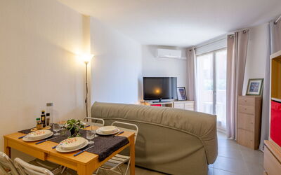 Régina 260.15: Picture Frame, Table, Furniture, Couch, Comfort, Wood, Orange, Lighting, Living Room, Tableware