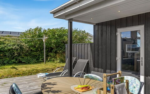 Marjanna - 350M from the Sea: Wood, Door, Home, Siding, Plank, Hardwood, Composite Material, Wood Stain, Deck, Porch
