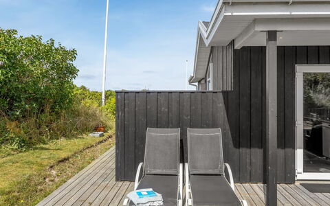 Marjanna - 350M from the Sea: Wood, Plank, Hardwood, Deck, Shade, Wood Flooring, Porch, Wood Stain, Siding, Design