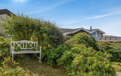Marjanna - 350M from the Sea: Vegetation, Shrub, Plant Community, Garden, Home, Groundcover, Cottage, Estate, Landscaping