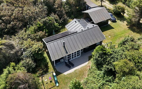 Hauke - 478M from the Sea: House, Residential Area, Roof, Home, Cottage, Land Lot, Estate, Lawn, Garden, Suburb