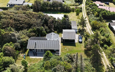 Hauke - 478M from the Sea: Residential Area, Landscape, Home, Roof, House, Land Lot, Rural Area, Estate, Plain, Bird'S-Eye View