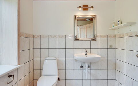 Etta - 957M from the Sea: Plumbing Fixture, Wall, Bathroom, Flooring, Floor, Bathroom Sink, Interior Design, Sink, Tap, Plumbing
