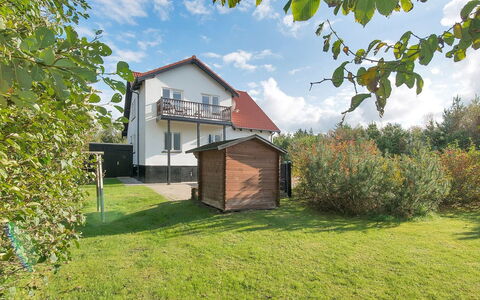 Etta - 957M from the Sea: Grass, House, Home, Cottage, Residential Area, Roof, Land Lot, Rural Area, Lawn, Garden